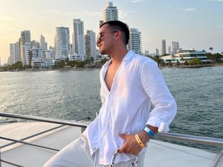arontrey21 Live Webcam on Streamate