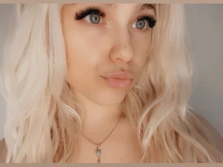 Brihoe_xx Live Cam