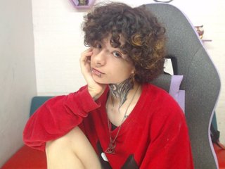 carlytshoy]