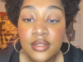 GlitterGloom profile picture