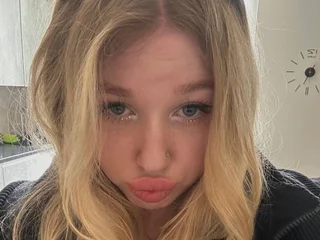 juli_kisses