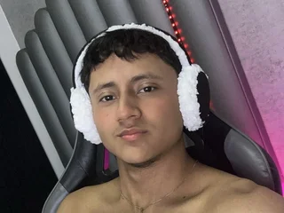 leoo_hot