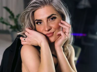 streamate lunagosmile webcam profile pic via cam-performer.com