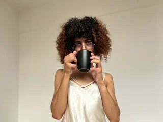 MAIALYRA Live Cam on OleCams