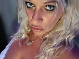 RoxyMidnight profile picture
