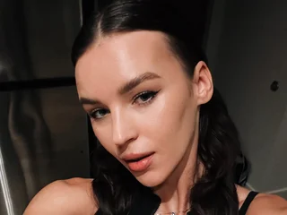 privat-livecam.com sashalong livesex profile in on-suitcases cams