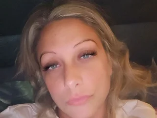 WifeyAtHomeAlone69 profile picture