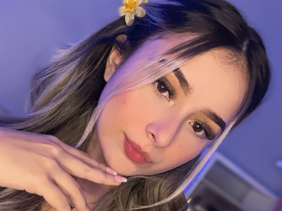 AdelaineBlaine — LIVE on Streamate