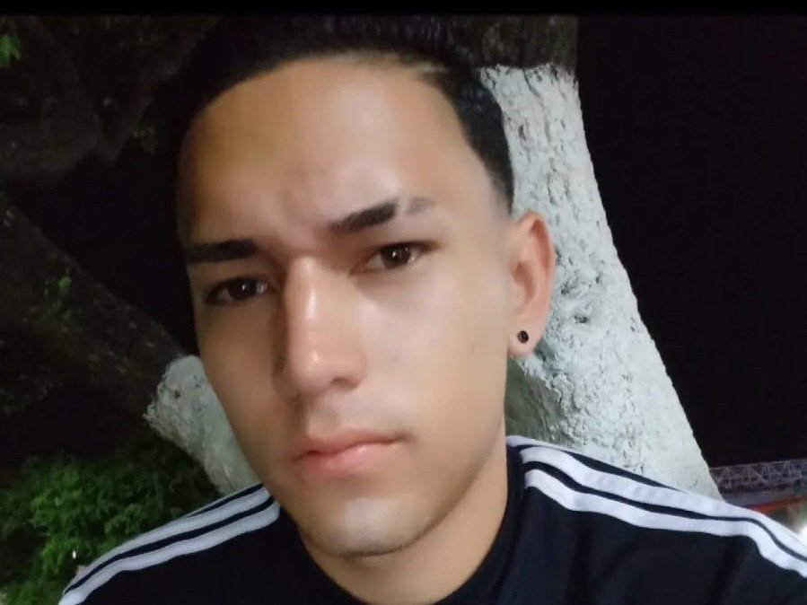 AdrianVoss_OS — LIVE on Streamate