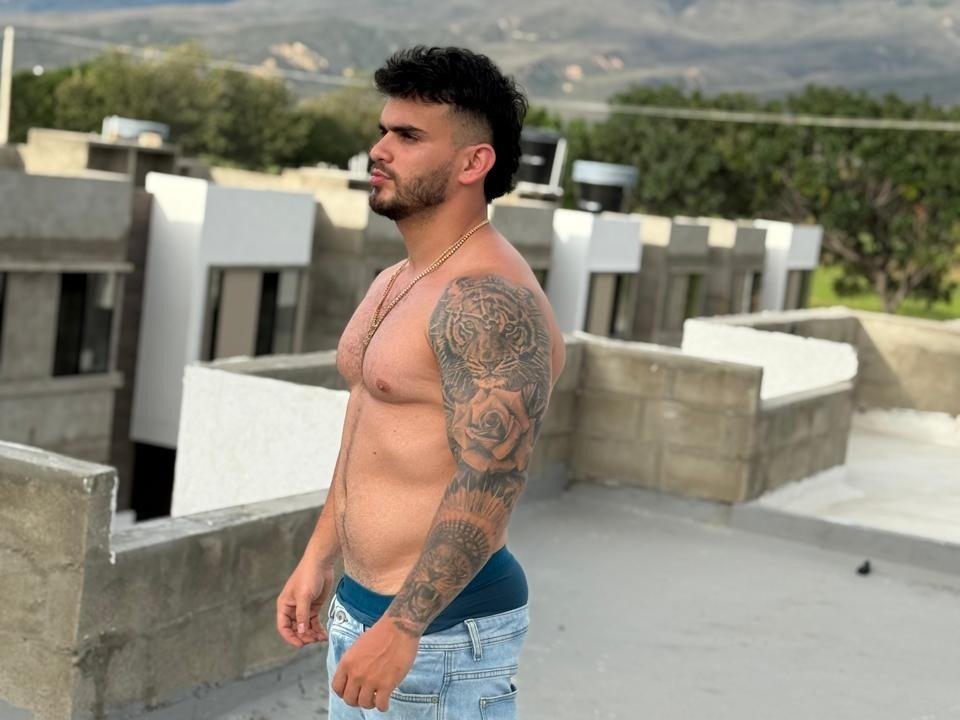 Alanarab19 — LIVE on Streamate
