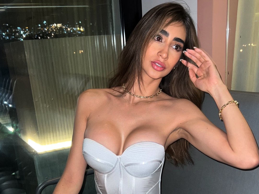 AlannaBelova — LIVE on Streamate