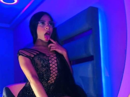 AlejandraKiitty — LIVE on Streamate