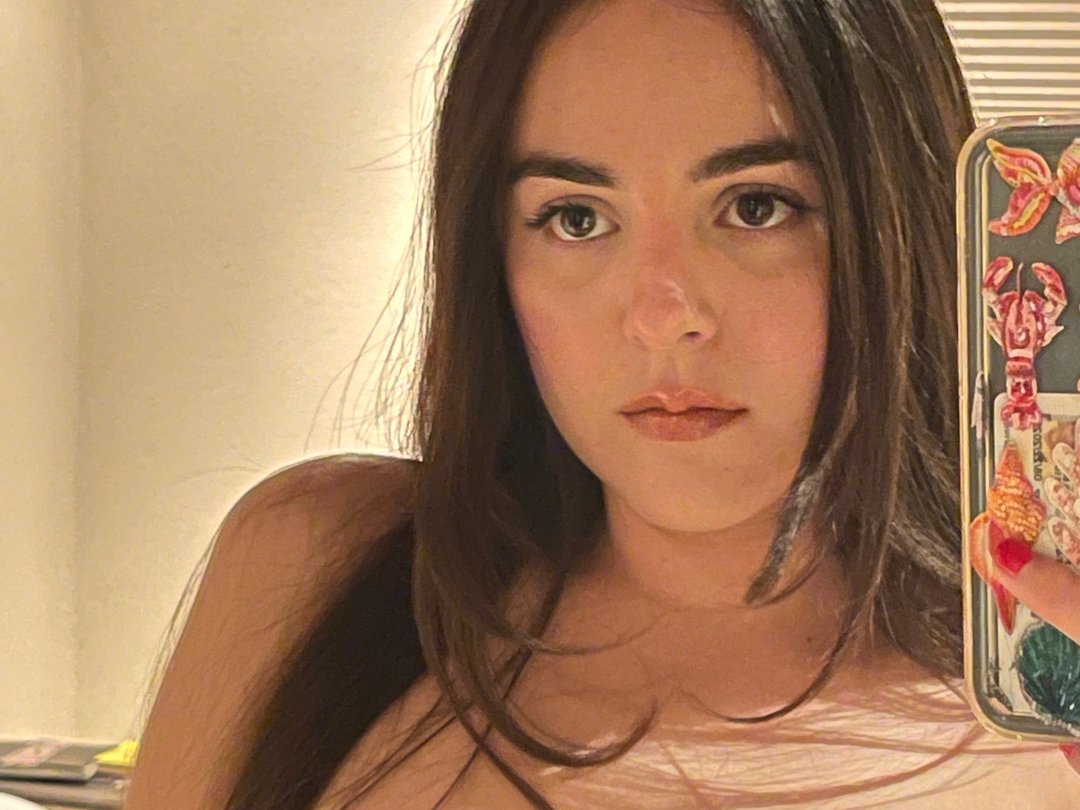 AlexaBelluci — LIVE on Streamate