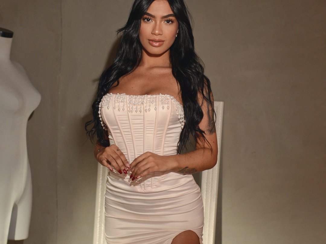 AliceRogerss — LIVE on Streamate