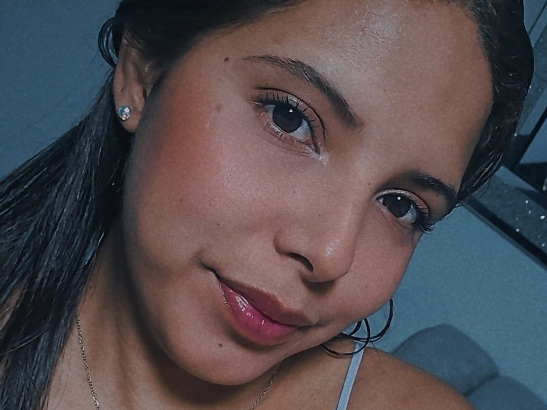 Alina_Marks — LIVE on Streamate