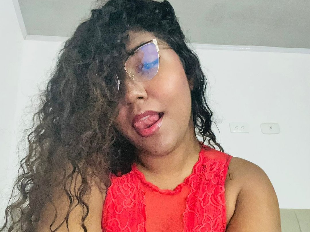 AlissBaker — LIVE on Streamate