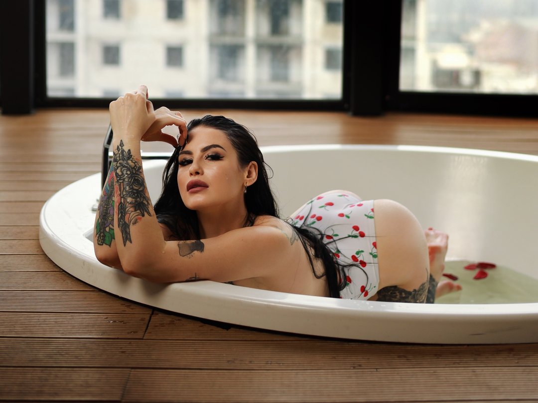 AmberrDiamond — LIVE on Streamate