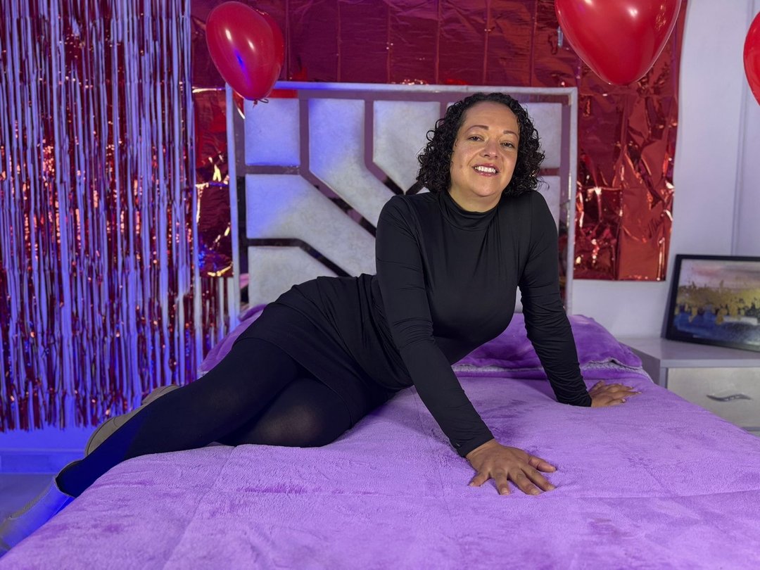 AnaDalila_Latina — LIVE on Streamate