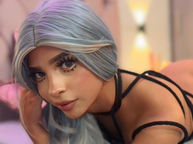 Anaiamoon111 — LIVE on Streamate