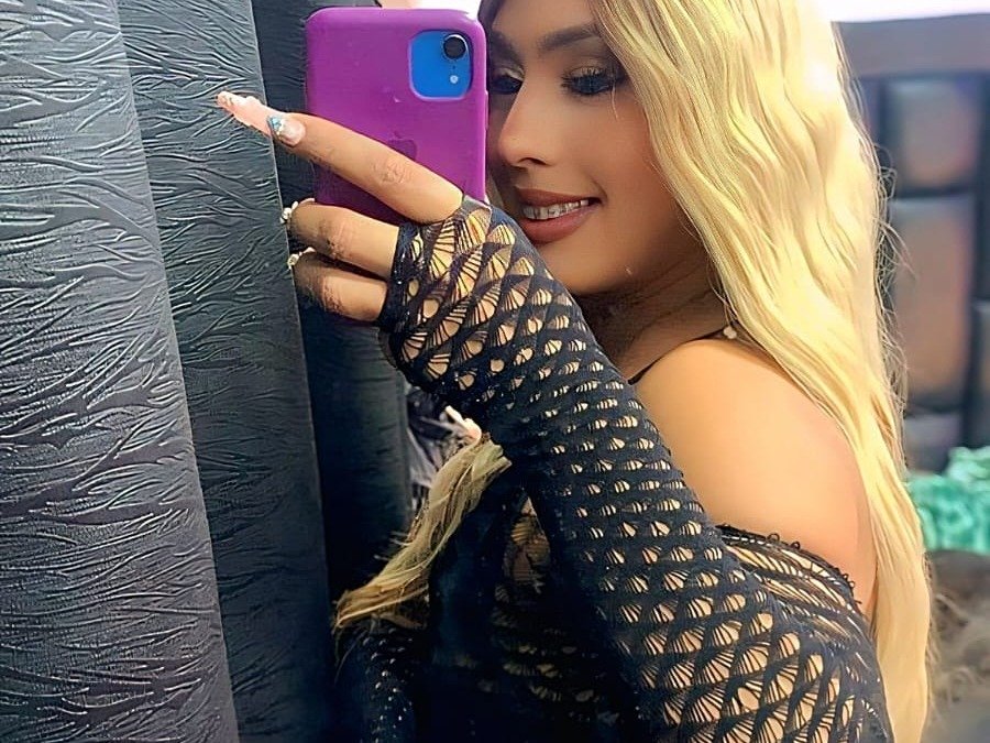 AnaiisVelvet — LIVE on Streamate