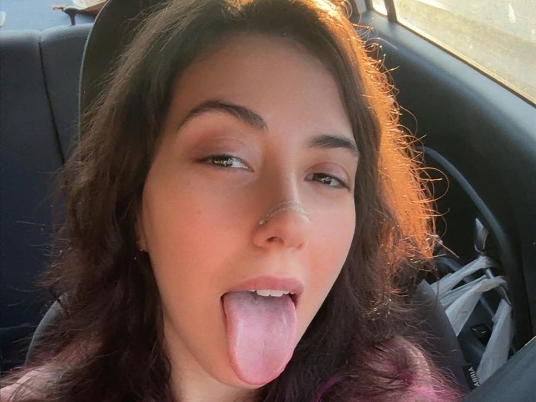 AnnaCherryLIVE — LIVE on Streamate