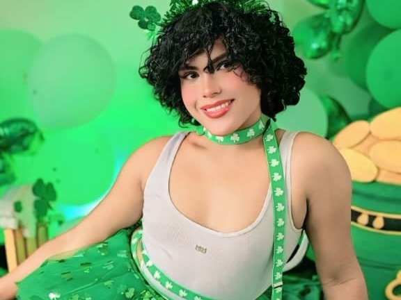 AnthonellaaBaby — LIVE on Streamate