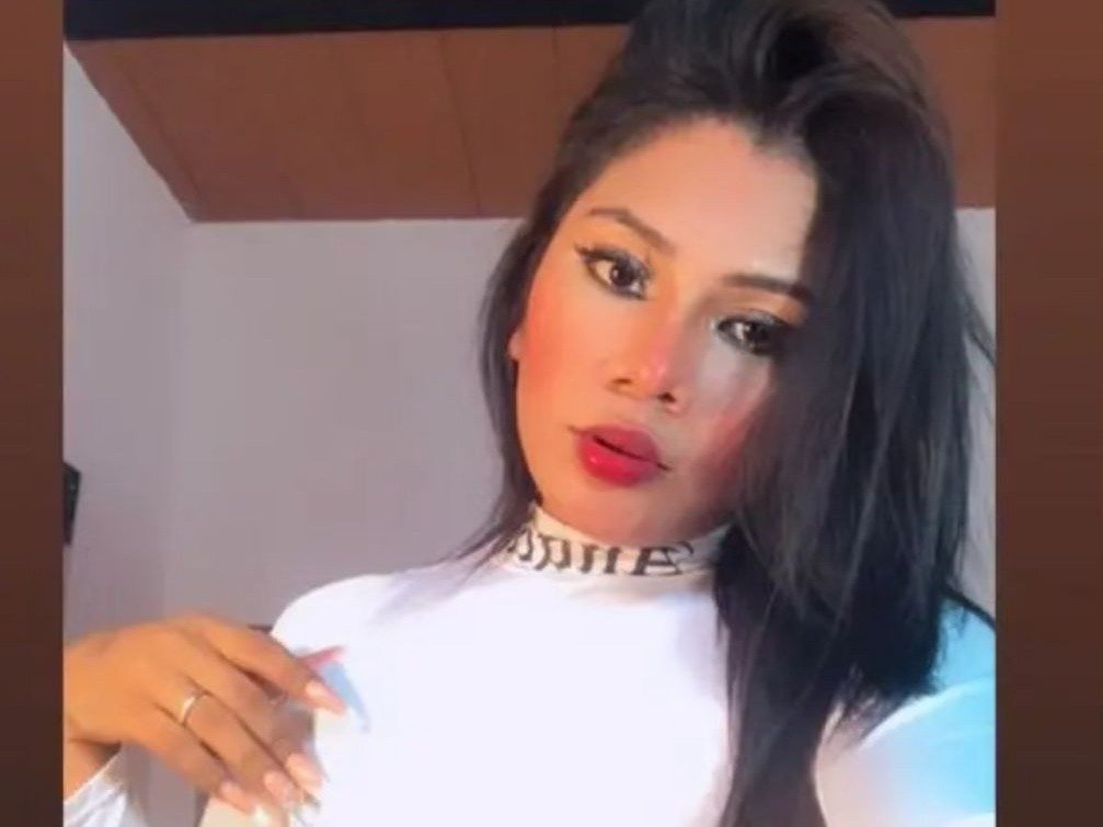 Anto_dolls021 — LIVE on Streamate