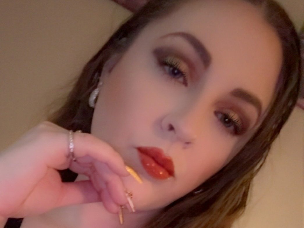 AriaMonroe28 — LIVE on Streamate