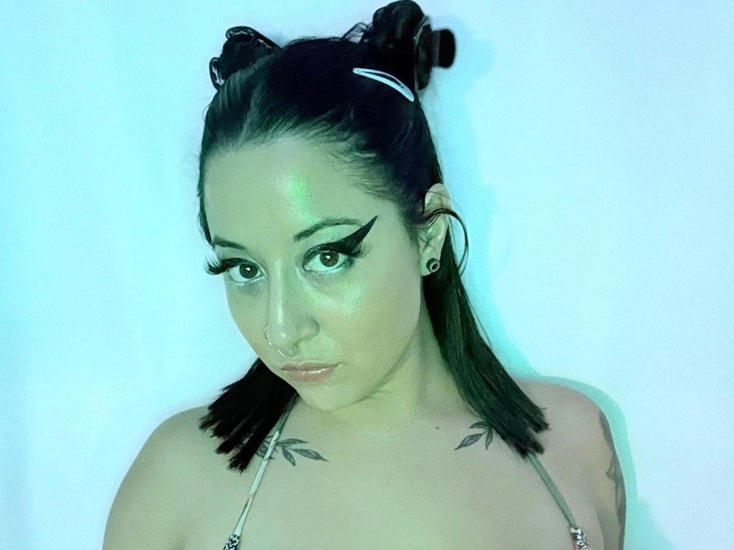 AstraPlease — LIVE on Streamate