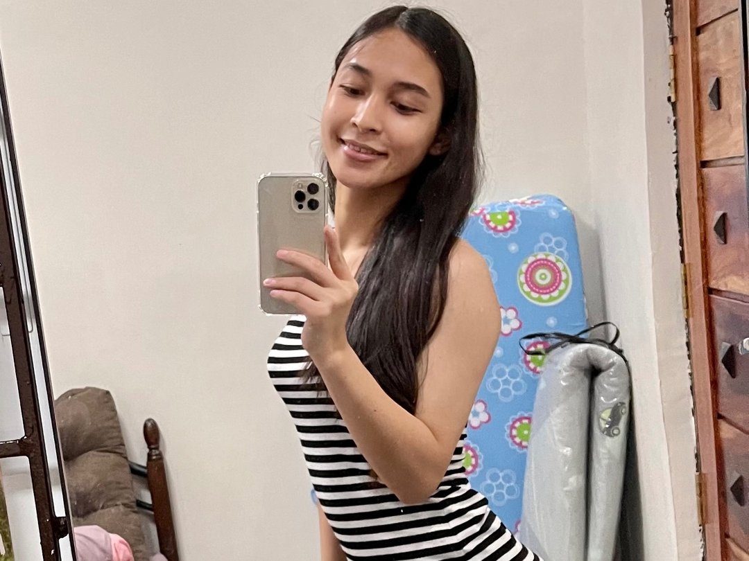 AwakenedByAKissEsmeralda — LIVE on Streamate