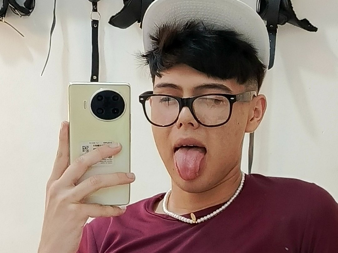 AxelColins — LIVE on Streamate