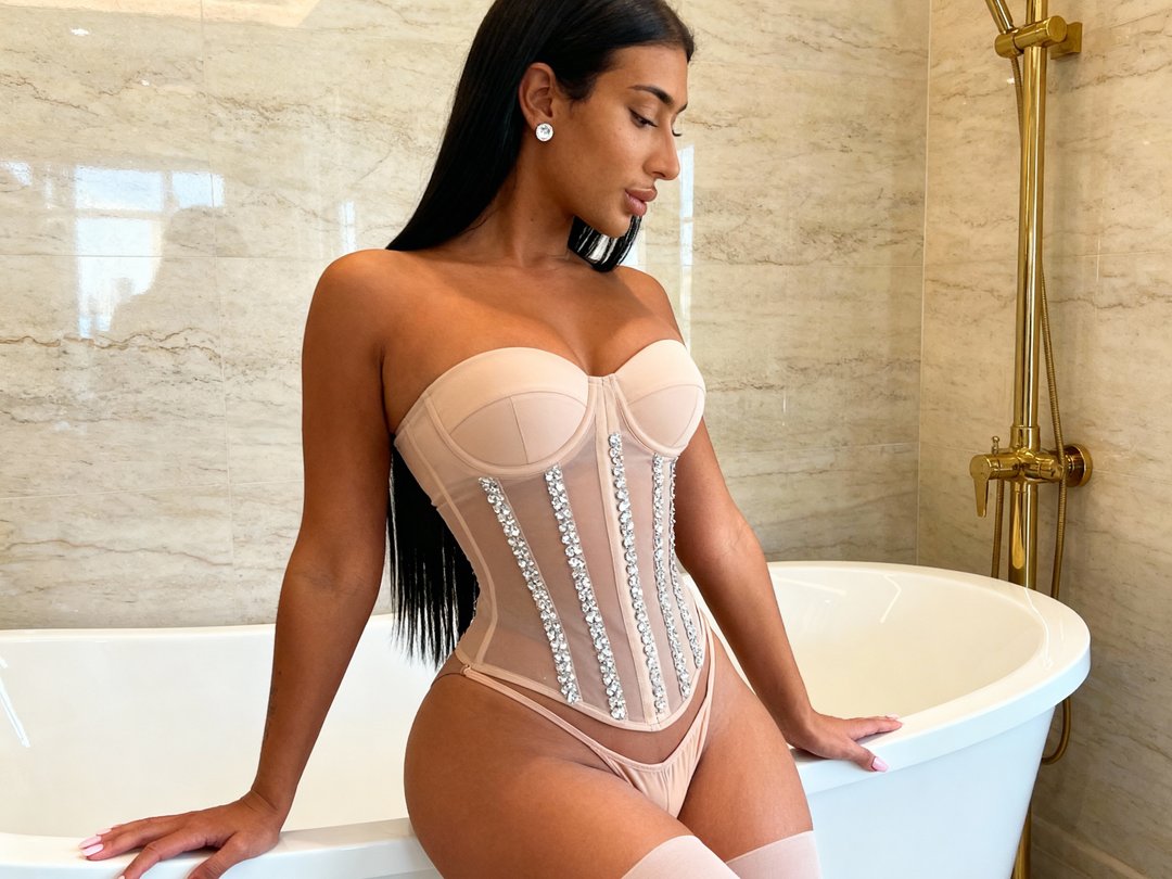 BRITISH_TS_LOLA — LIVE on Streamate