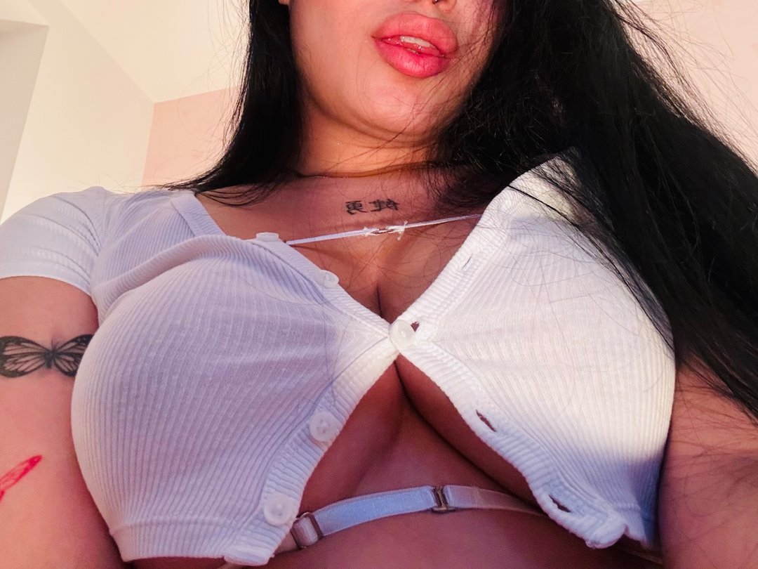 Bella_Wod — LIVE on Streamate