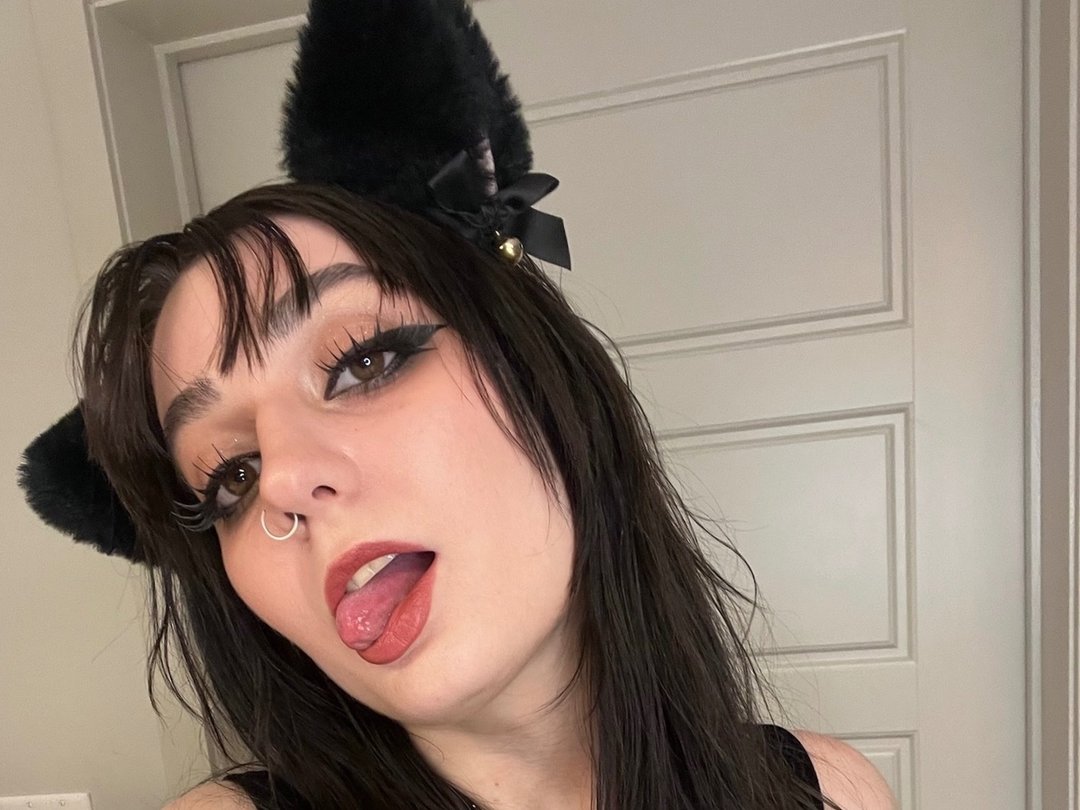 BimboKitten — LIVE on Streamate