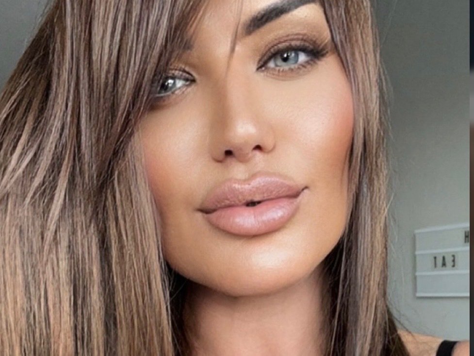 BritishMissCharmaine — LIVE on Streamate