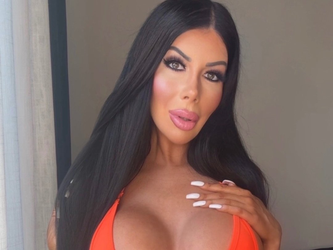 Brunettebunnyxx — LIVE on Streamate