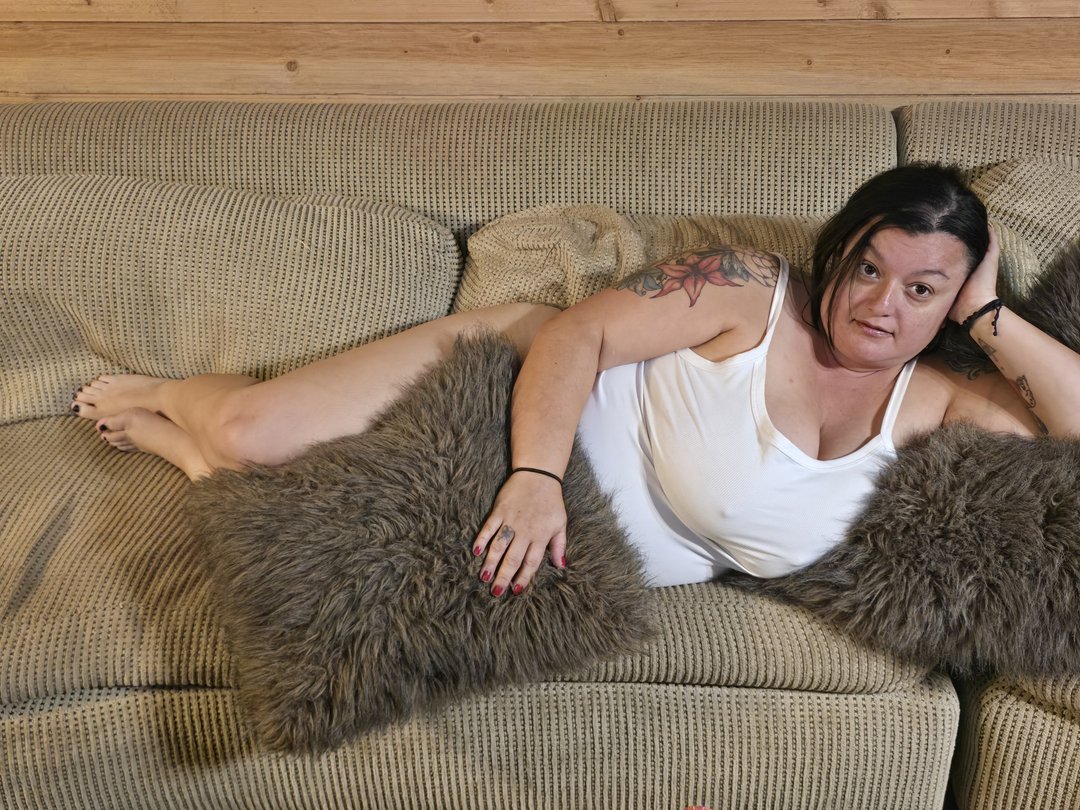 BustyFarmBabe — LIVE on Streamate