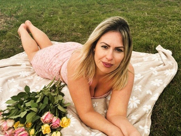 CARRMIYNA — LIVE on Streamate