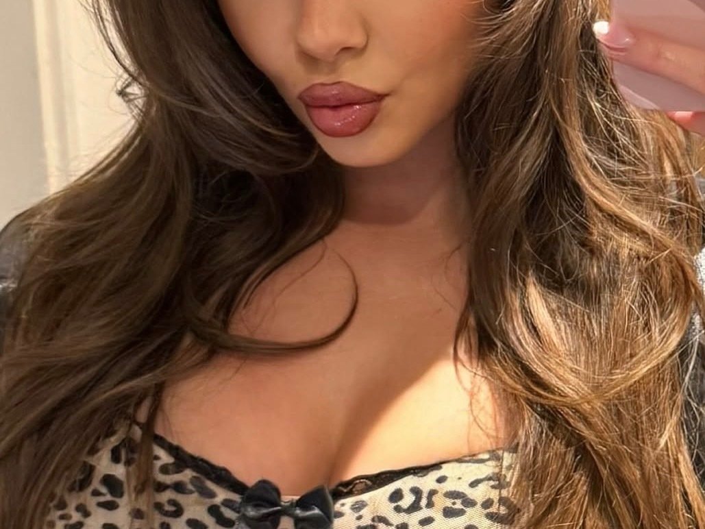 CHERRY_2HOT2HANDLE — LIVE on Streamate