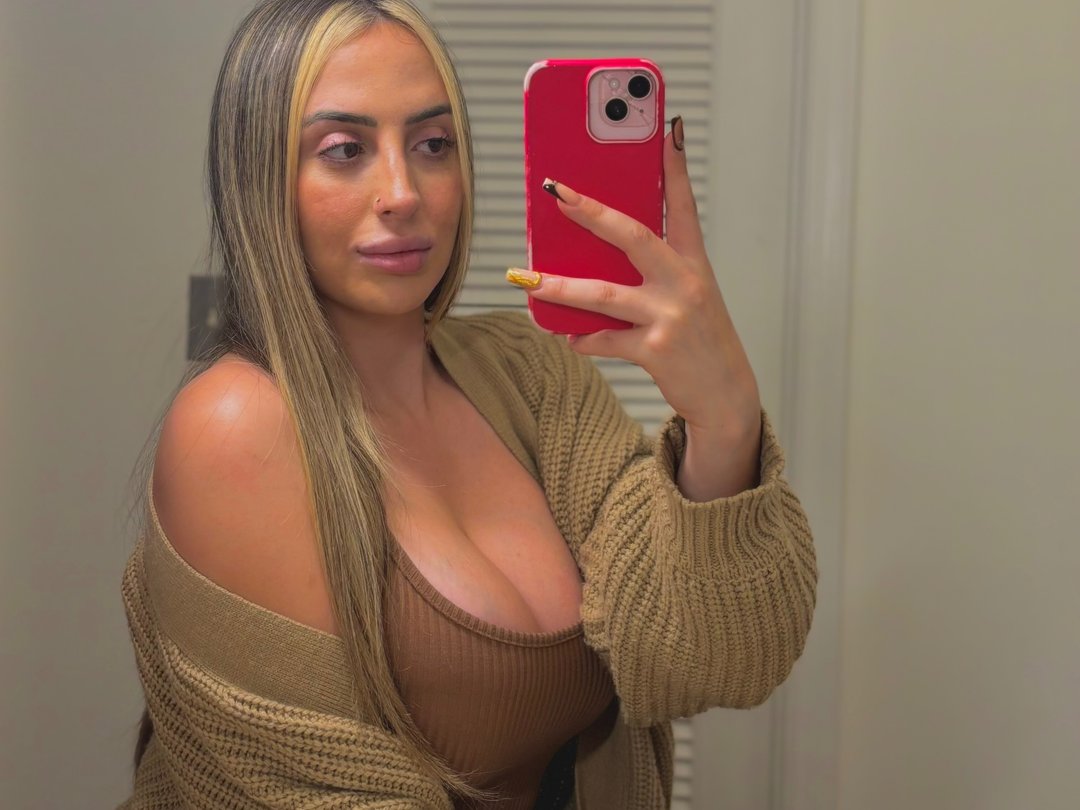 Chelsea22 — LIVE on Streamate