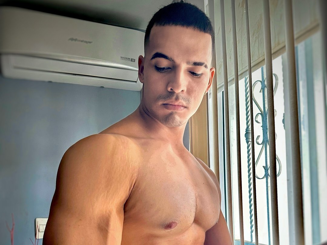 ChristopherBlack — LIVE on Streamate