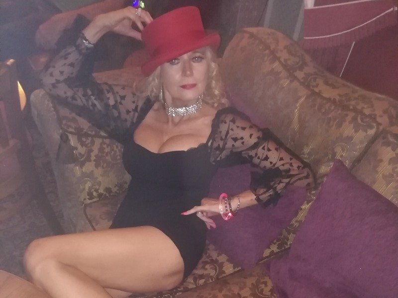 Cosmicstargirl — LIVE on Streamate