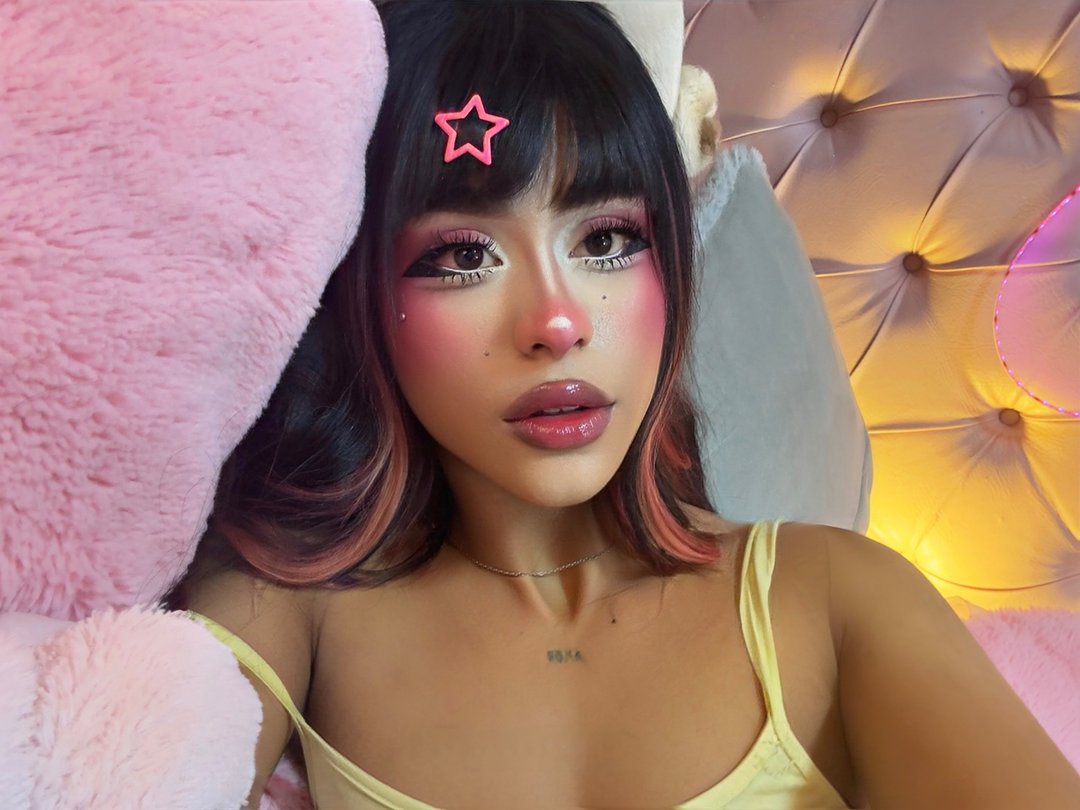 Cutte_Roxxy — LIVE on Streamate