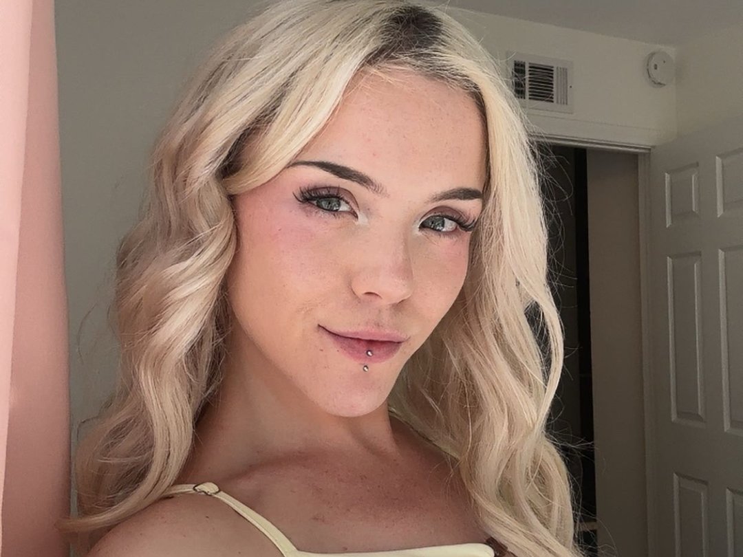 DaiseyDesire — LIVE on Streamate