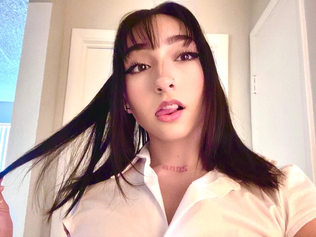 Daisykittensxo — LIVE on Streamate