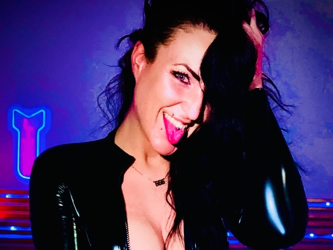 DallasMajor — LIVE on Streamate