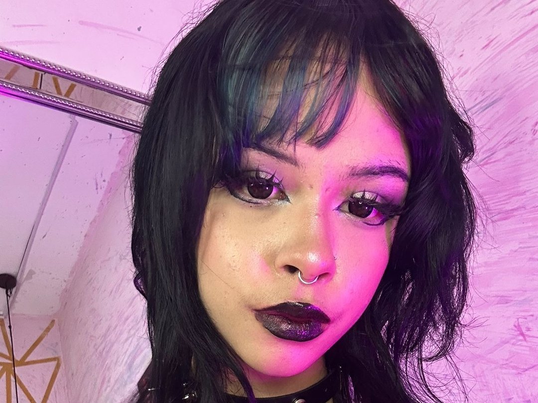 Darkmoon_Pv — LIVE on Streamate