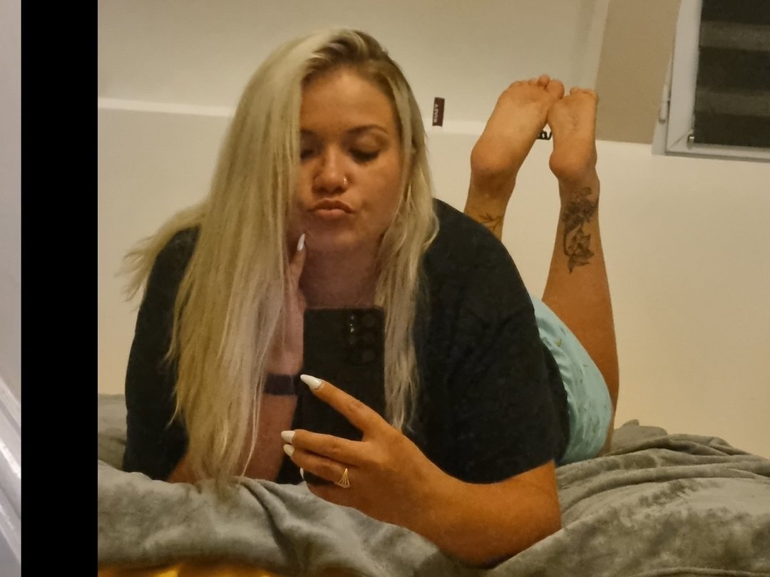 Deaf_BraBuster — LIVE on Streamate