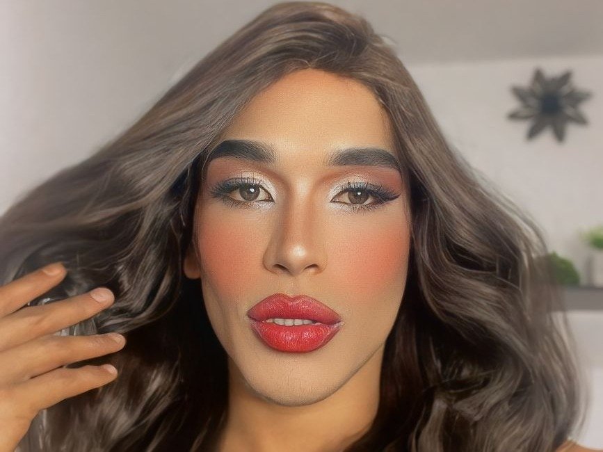 DollsKiara — LIVE on Streamate