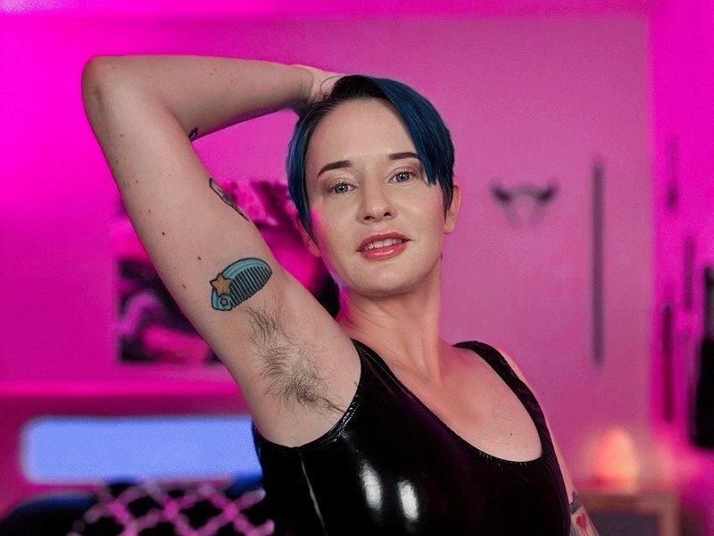 DominaDentata — LIVE on Streamate